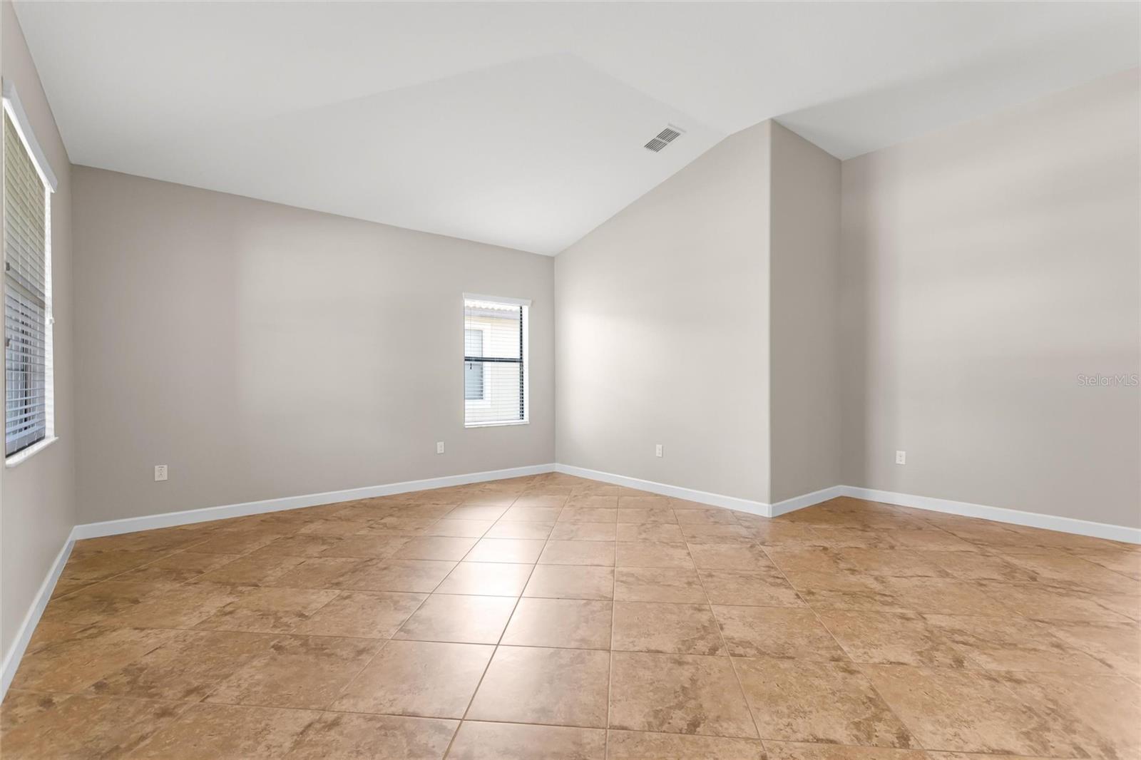1317 Gleneagles Ln Property Photo 4