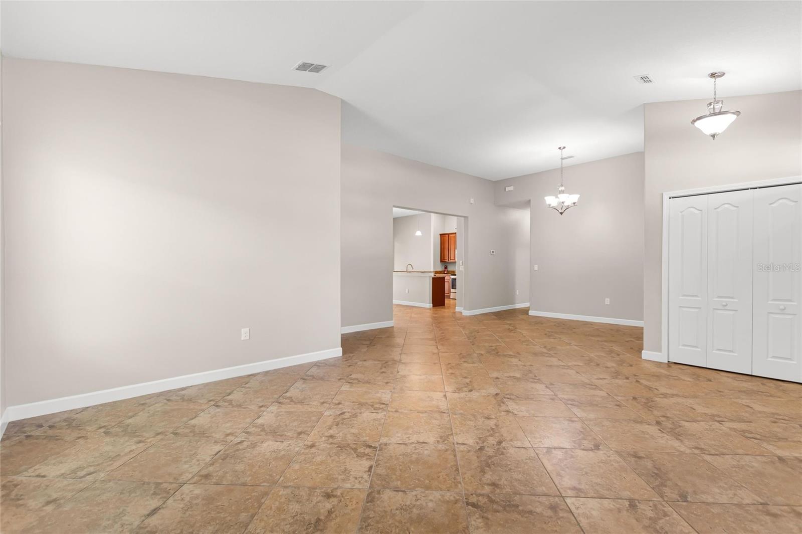 1317 Gleneagles Ln Property Photo 5