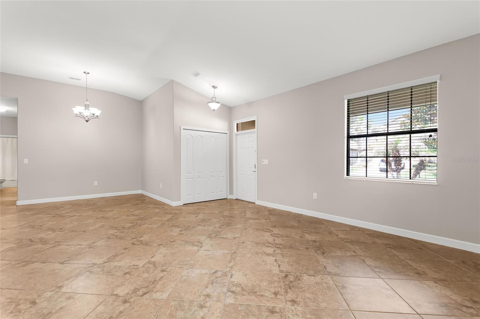 1317 Gleneagles Ln Property Photo 6
