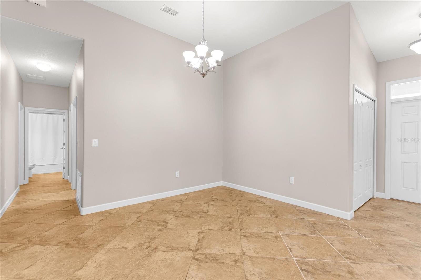 1317 Gleneagles Ln Property Photo 7