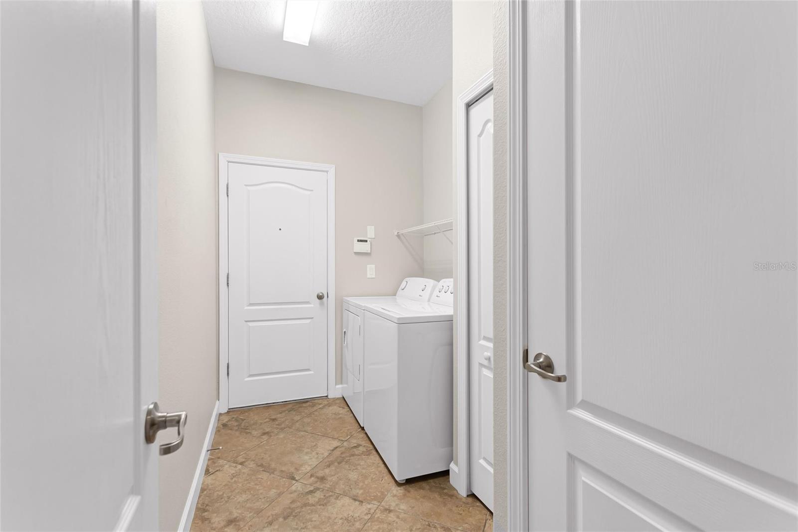 1317 Gleneagles Ln Property Photo 9