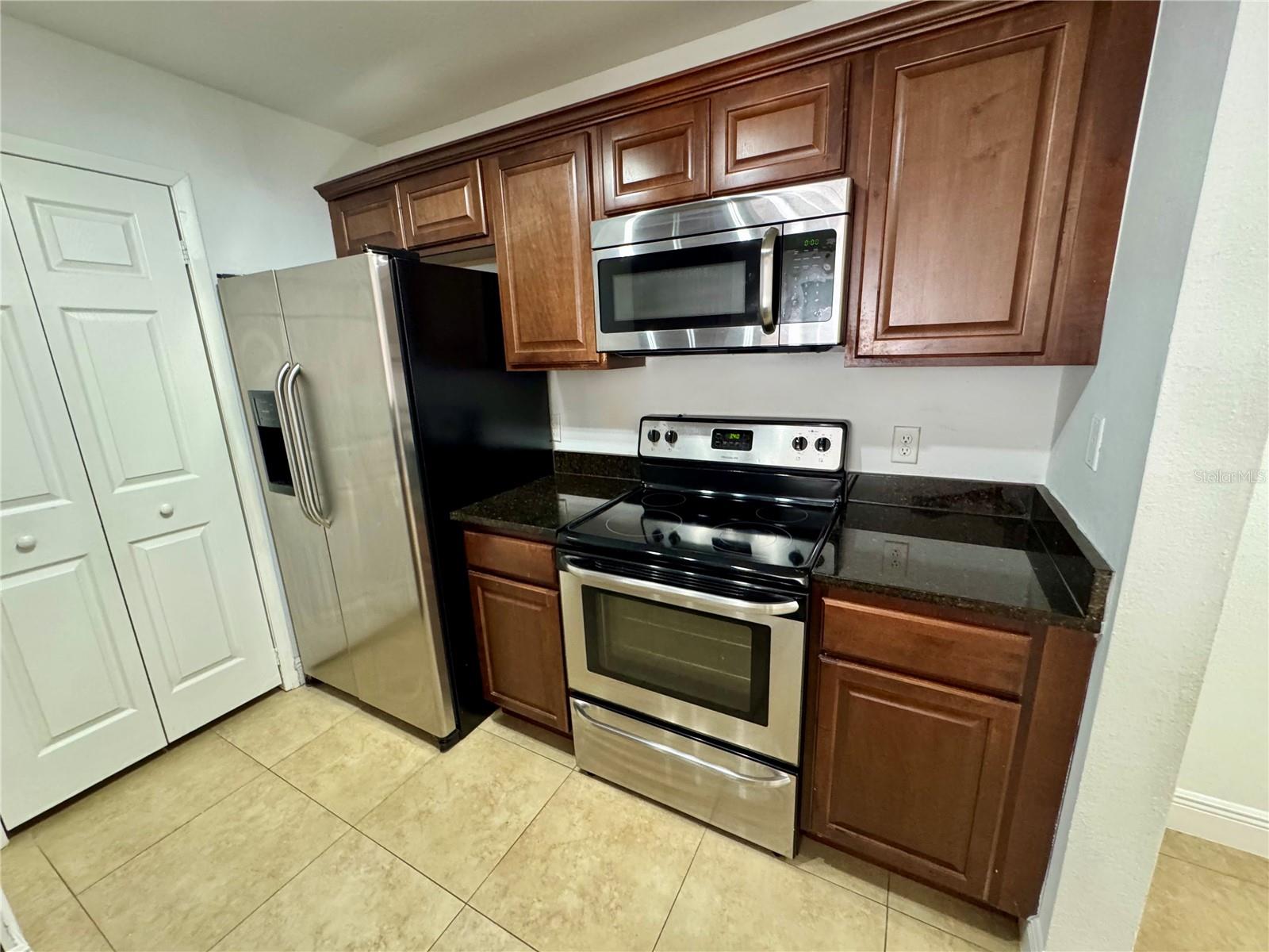 5533 Chrishire Way #f207 Property Photo 7