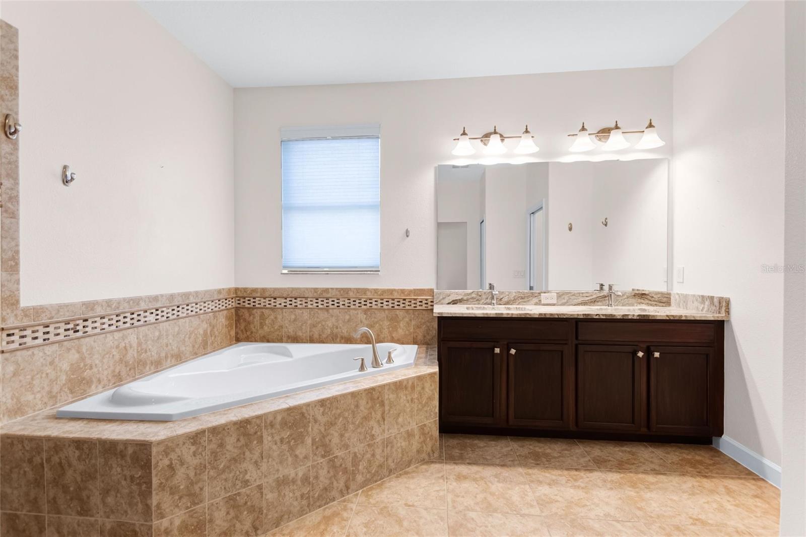 8972 Dove Valley Way Property Photo 25