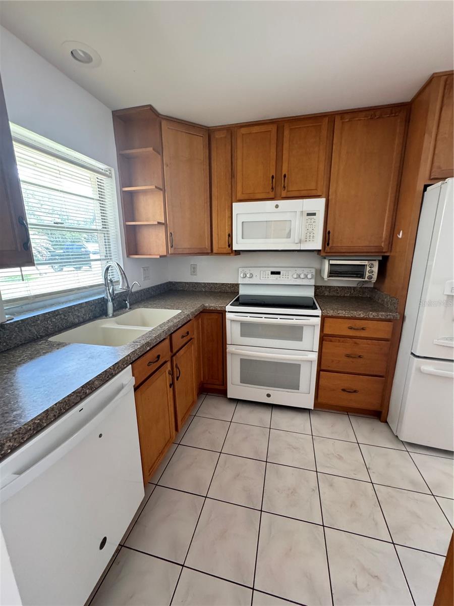 427 Greenfield Rd Property Photo 3