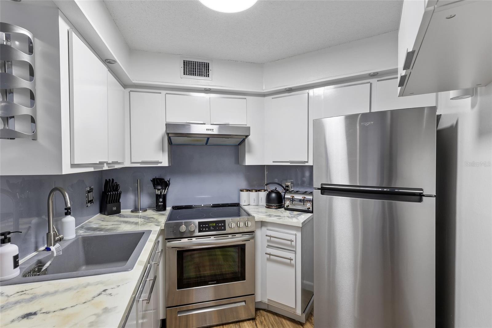 3793 Atrium Dr #l6 Property Photo 7