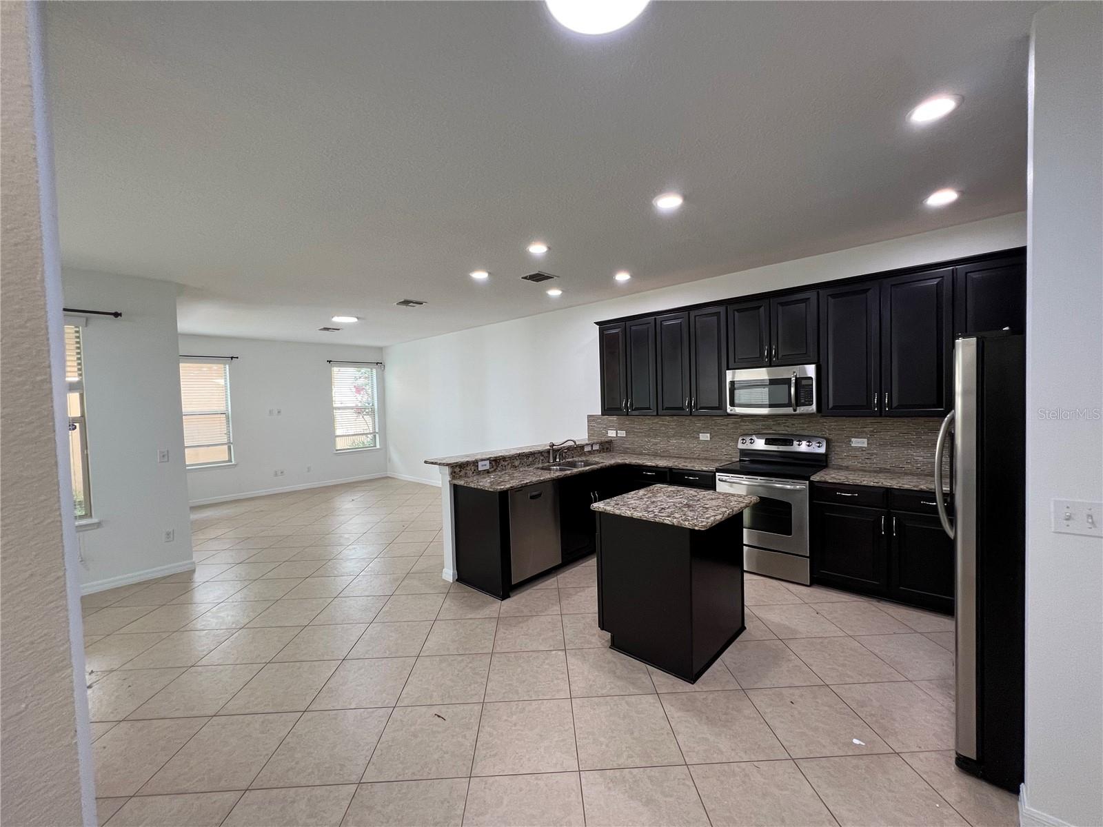 6526 Golden Dewdrop Trl Property Photo 4