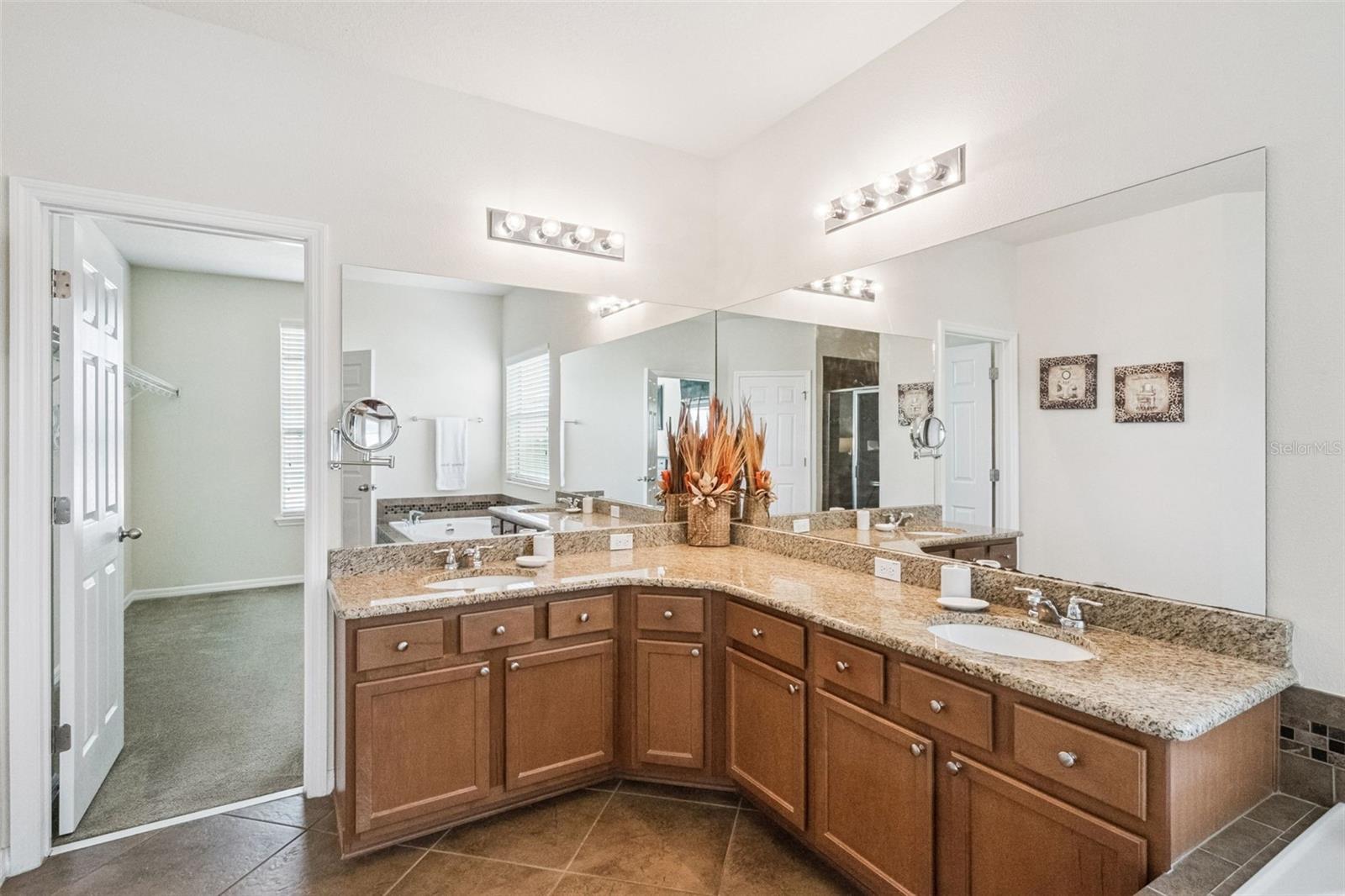 11121 Lemay Dr Property Photo 23