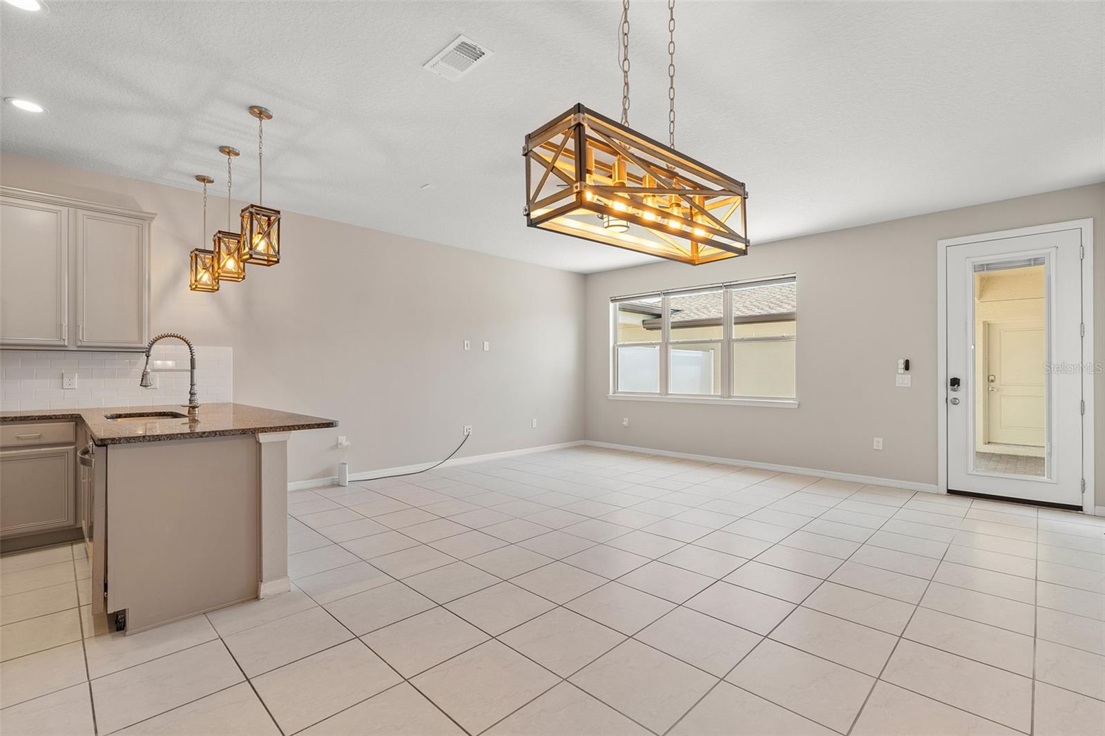 5046 Walker St Property Photo 12