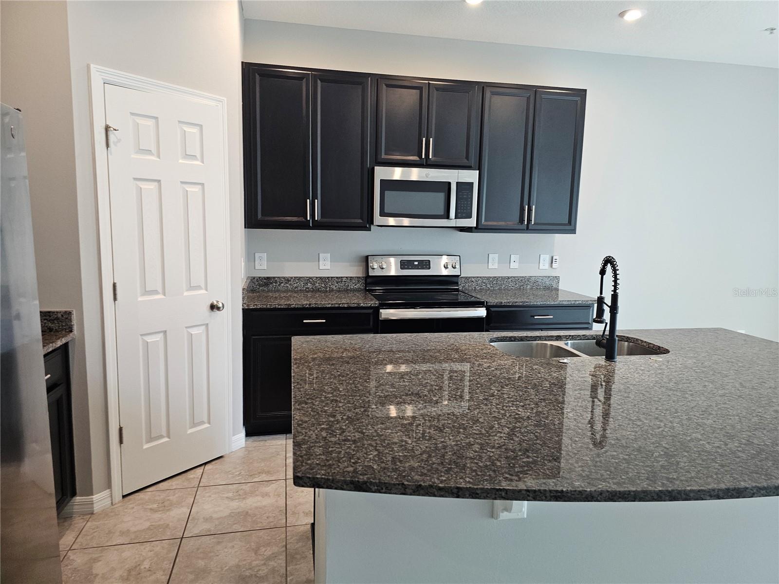 10548 Salt Grove St Property Photo 4
