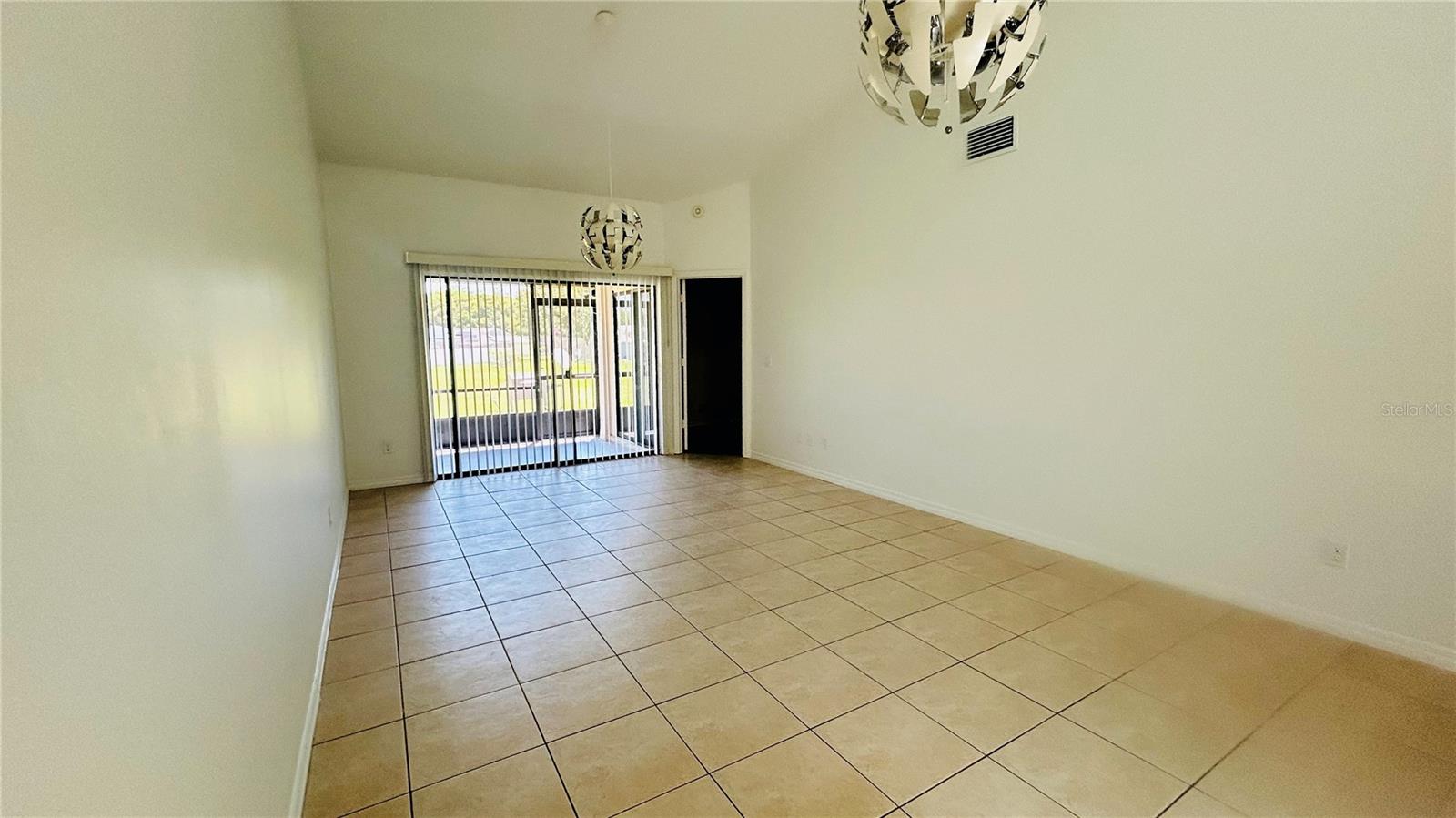 12121 Augusta Woods Cir Property Photo 5