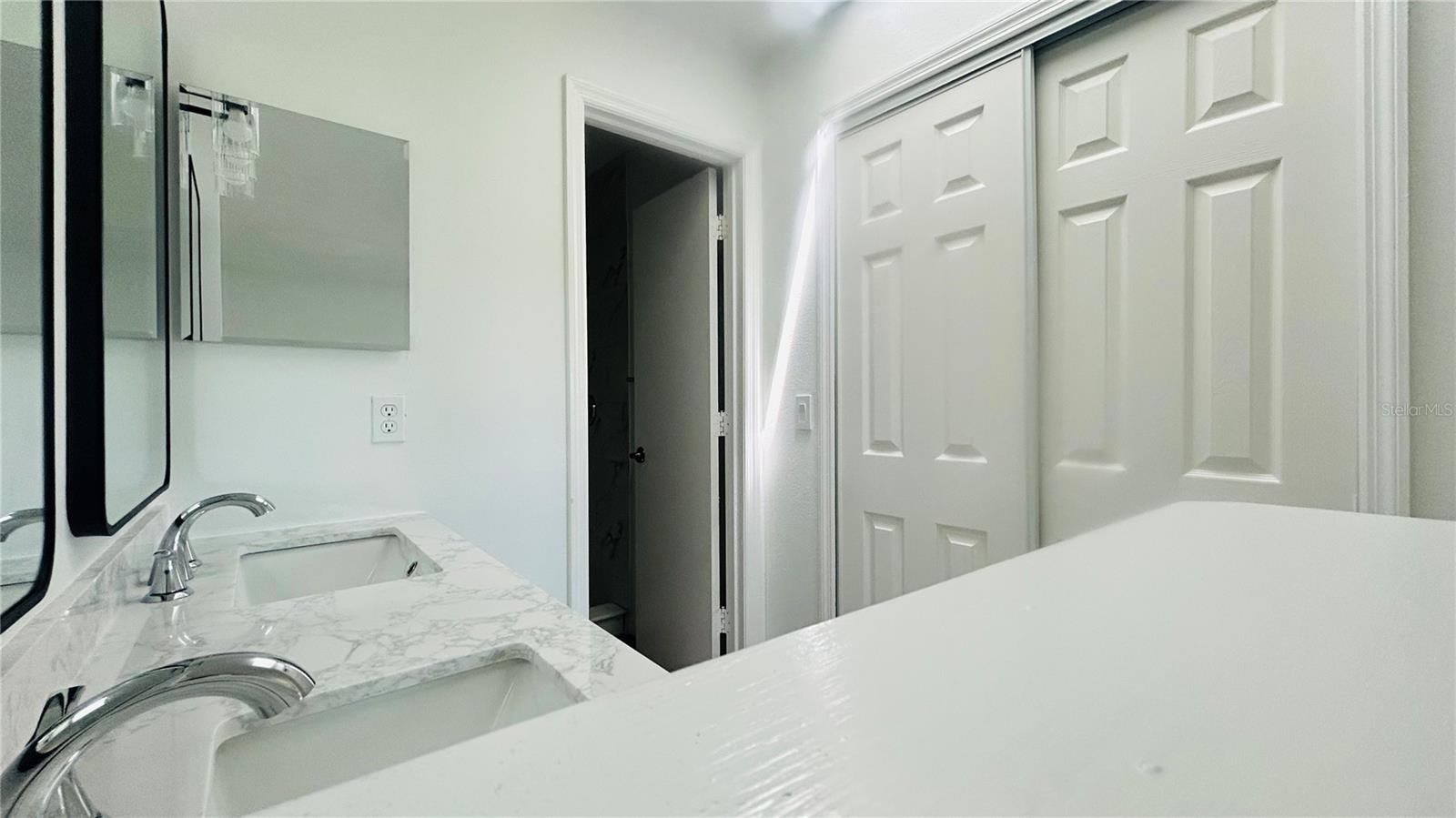 12121 Augusta Woods Cir Property Photo 9