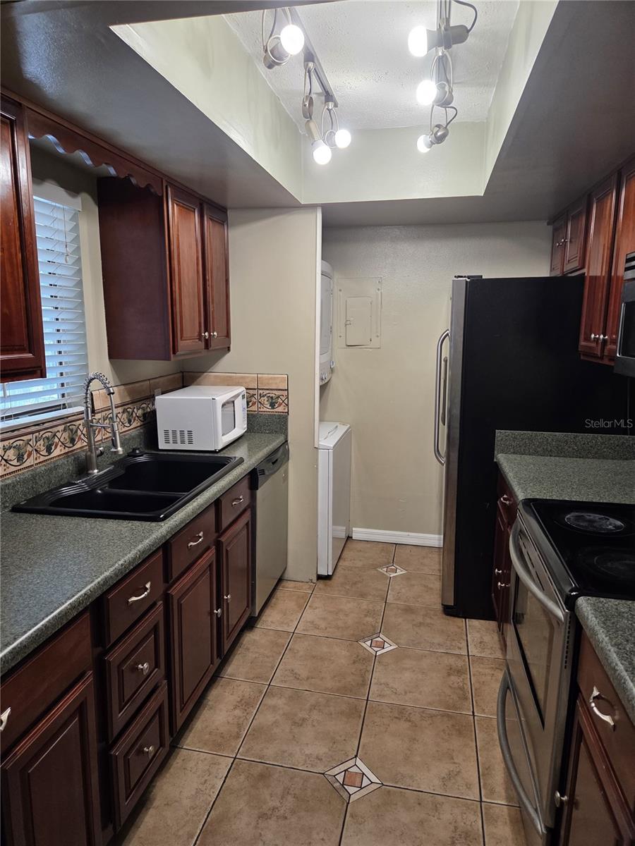 4326 Aqua Vista Dr #10e Property Photo 4
