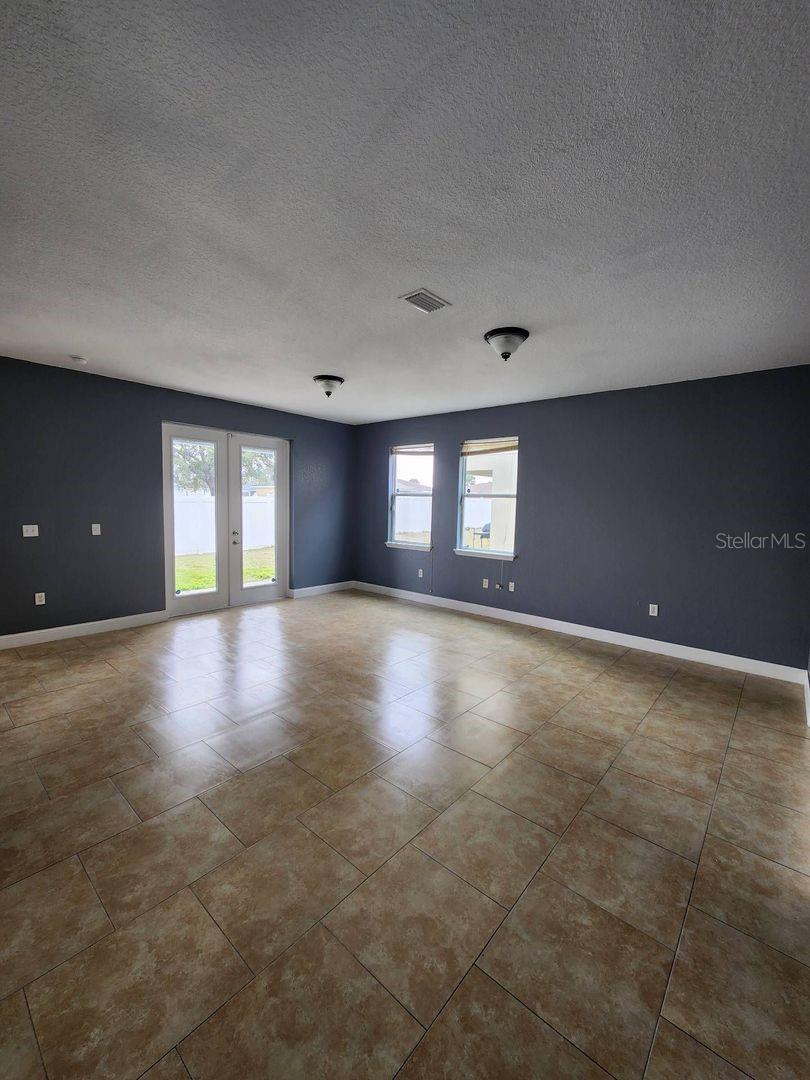 328 Dundee Dr Property Photo 17