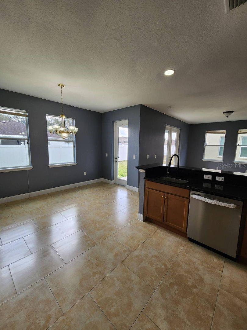 328 Dundee Dr Property Photo 22