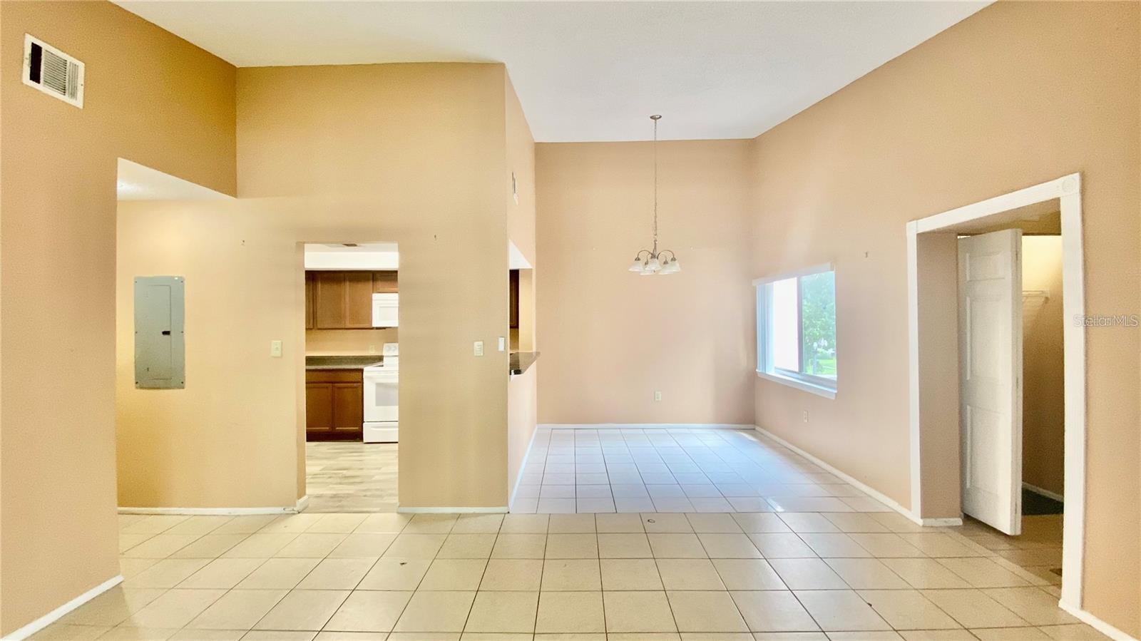2528 Citrus Club Ln #206 Property Photo 2