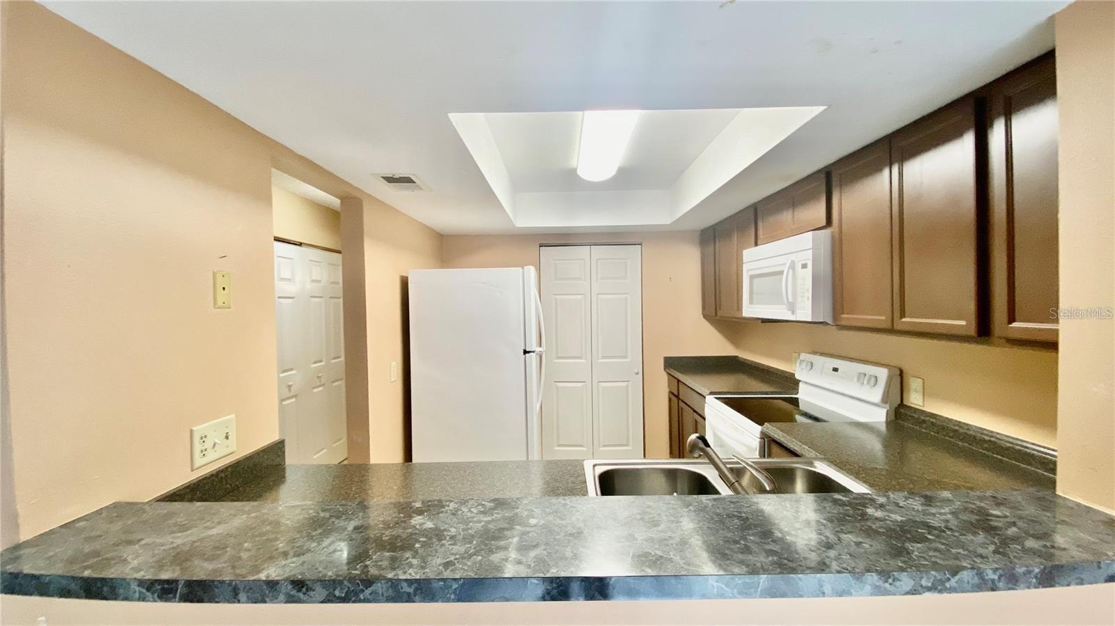 2528 Citrus Club Ln #206 Property Photo 4