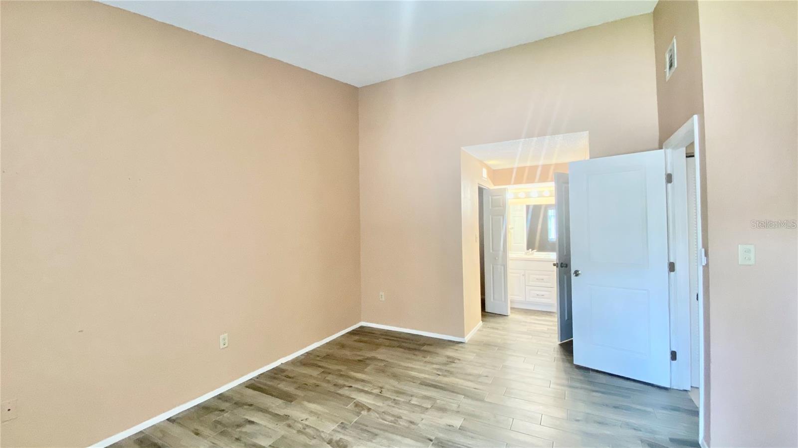 2528 Citrus Club Ln #206 Property Photo 11