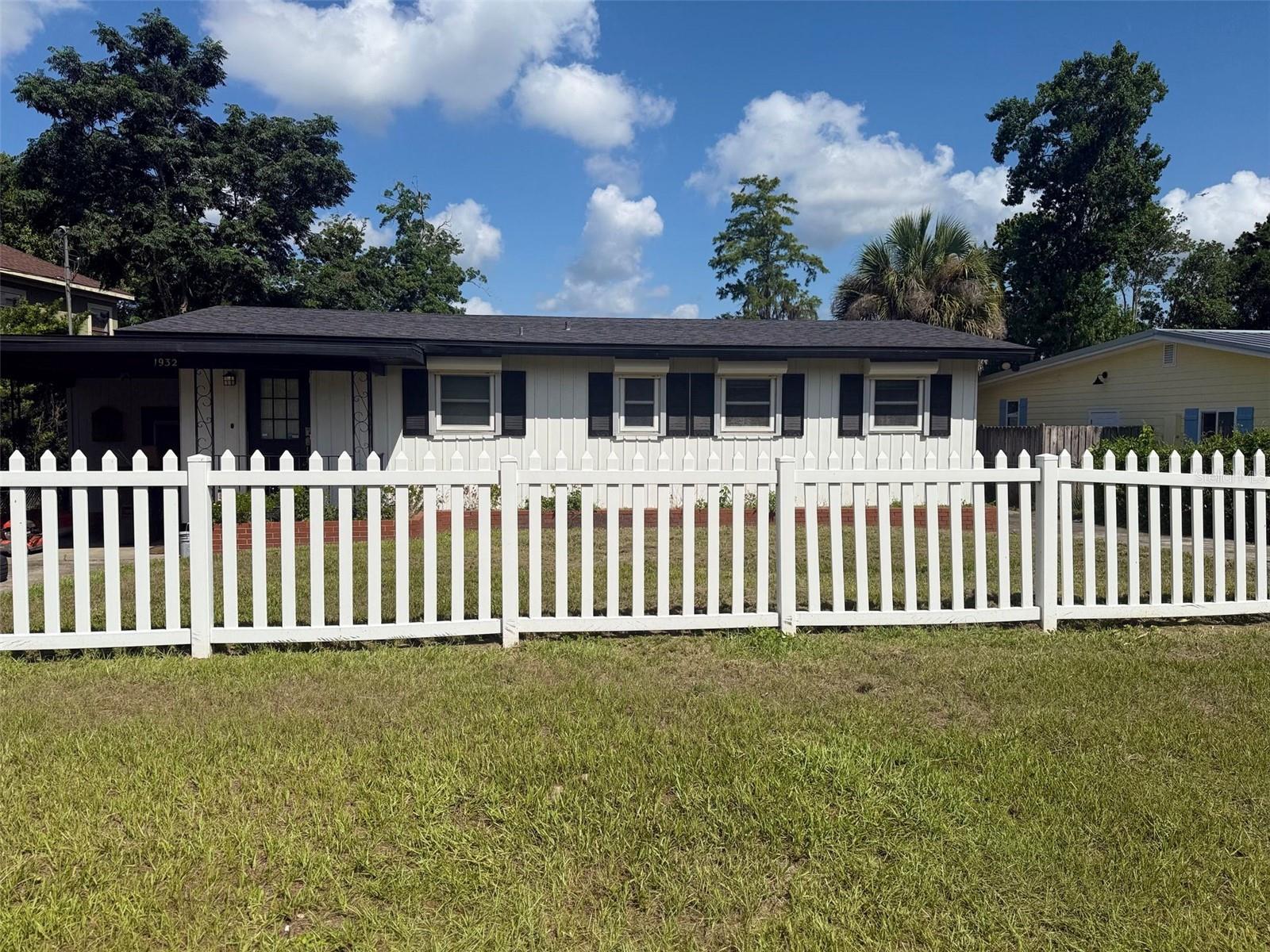 1932 Crescent Blvd Property Photo 1