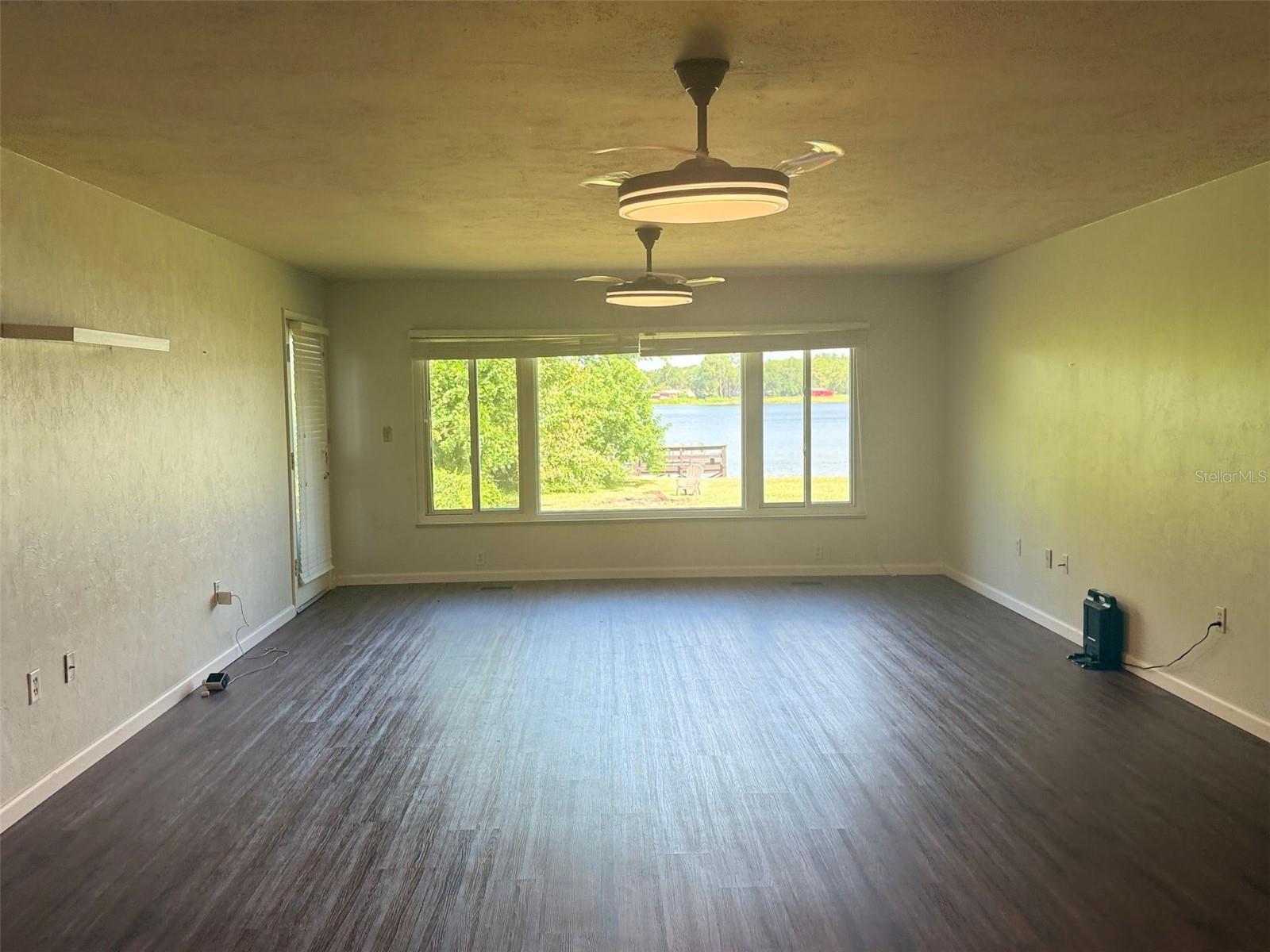 1932 Crescent Blvd Property Photo 4