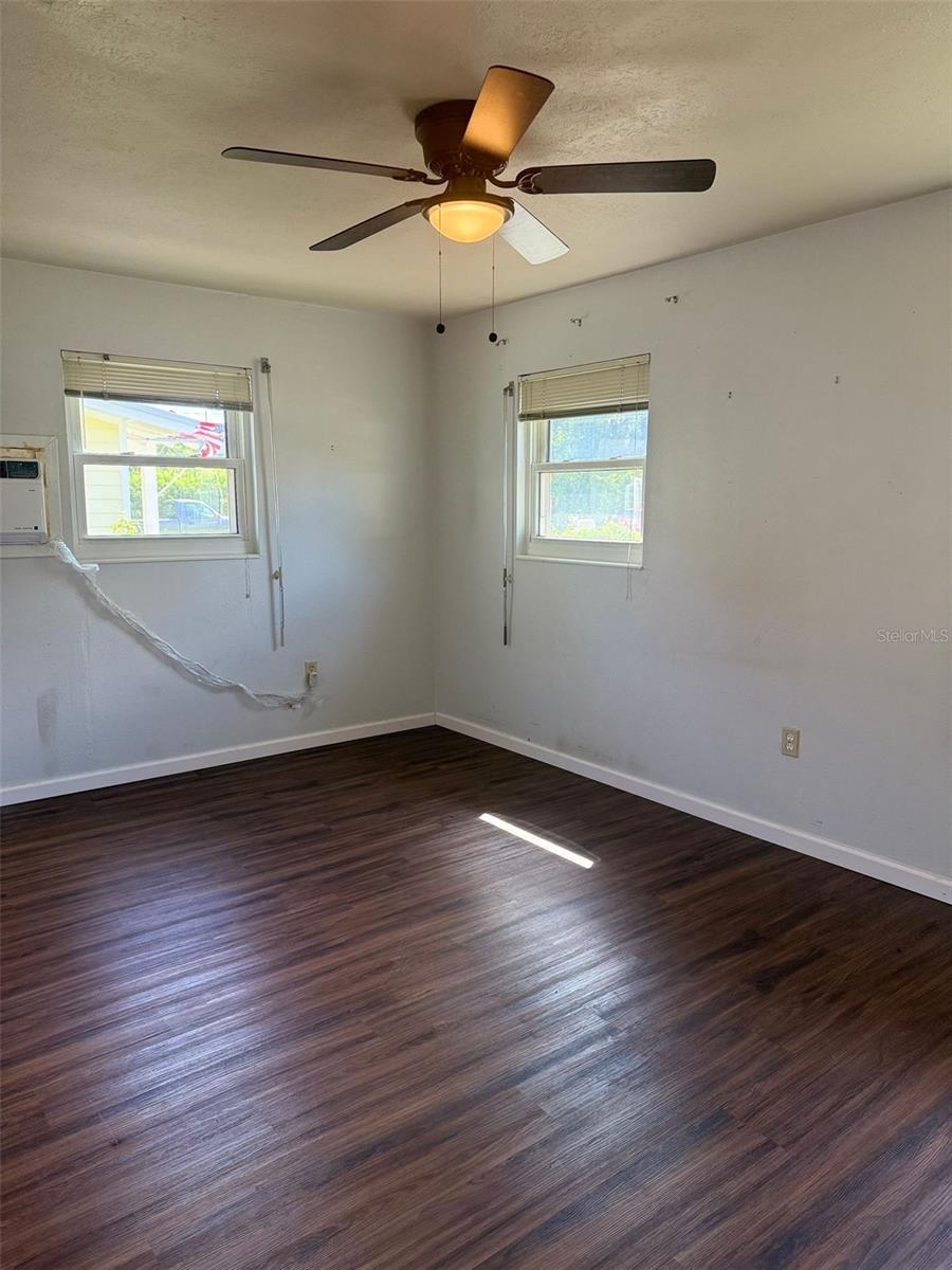 1932 Crescent Blvd Property Photo 8