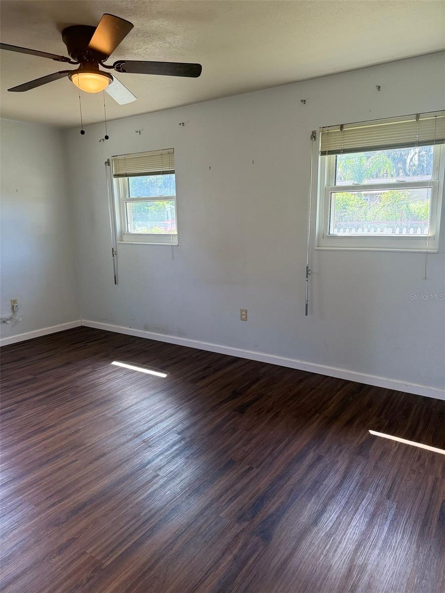 1932 Crescent Blvd Property Photo 9