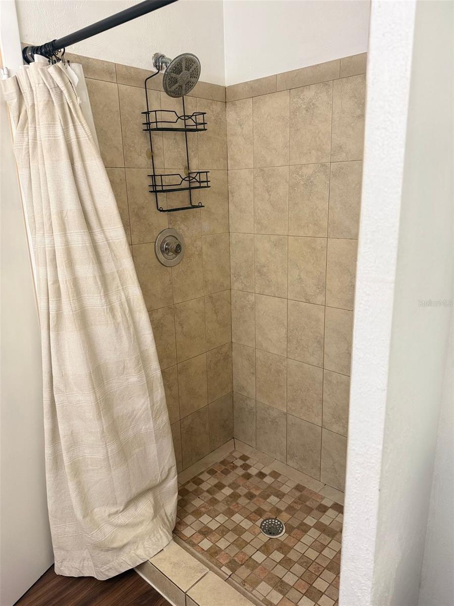 1932 Crescent Blvd Property Photo 21