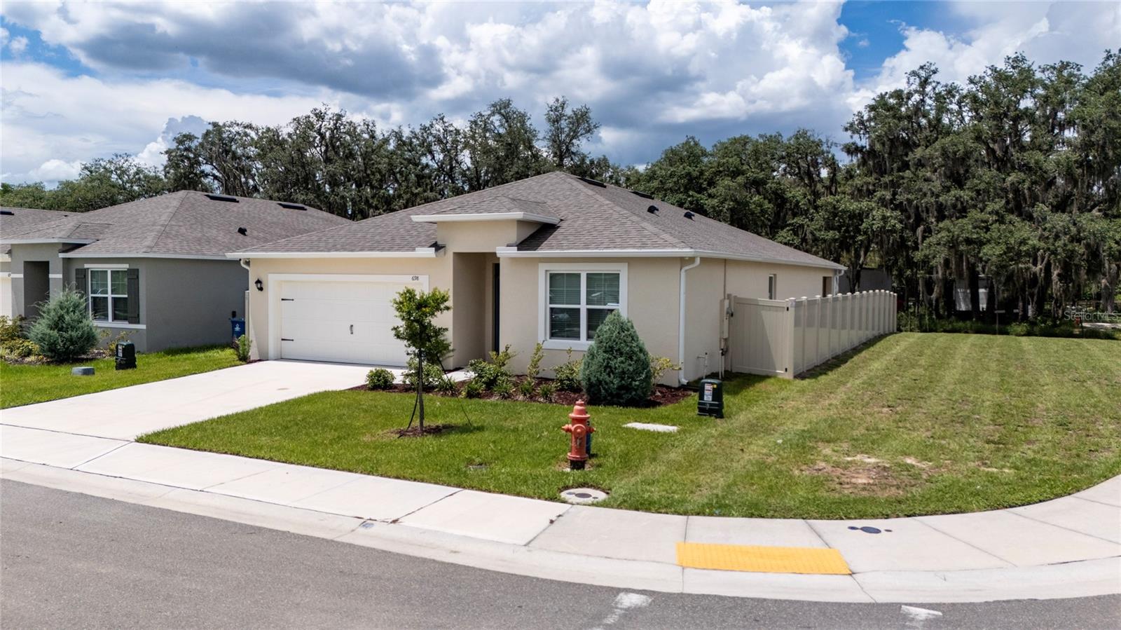 698 Park Place Blvd Property Photo 4