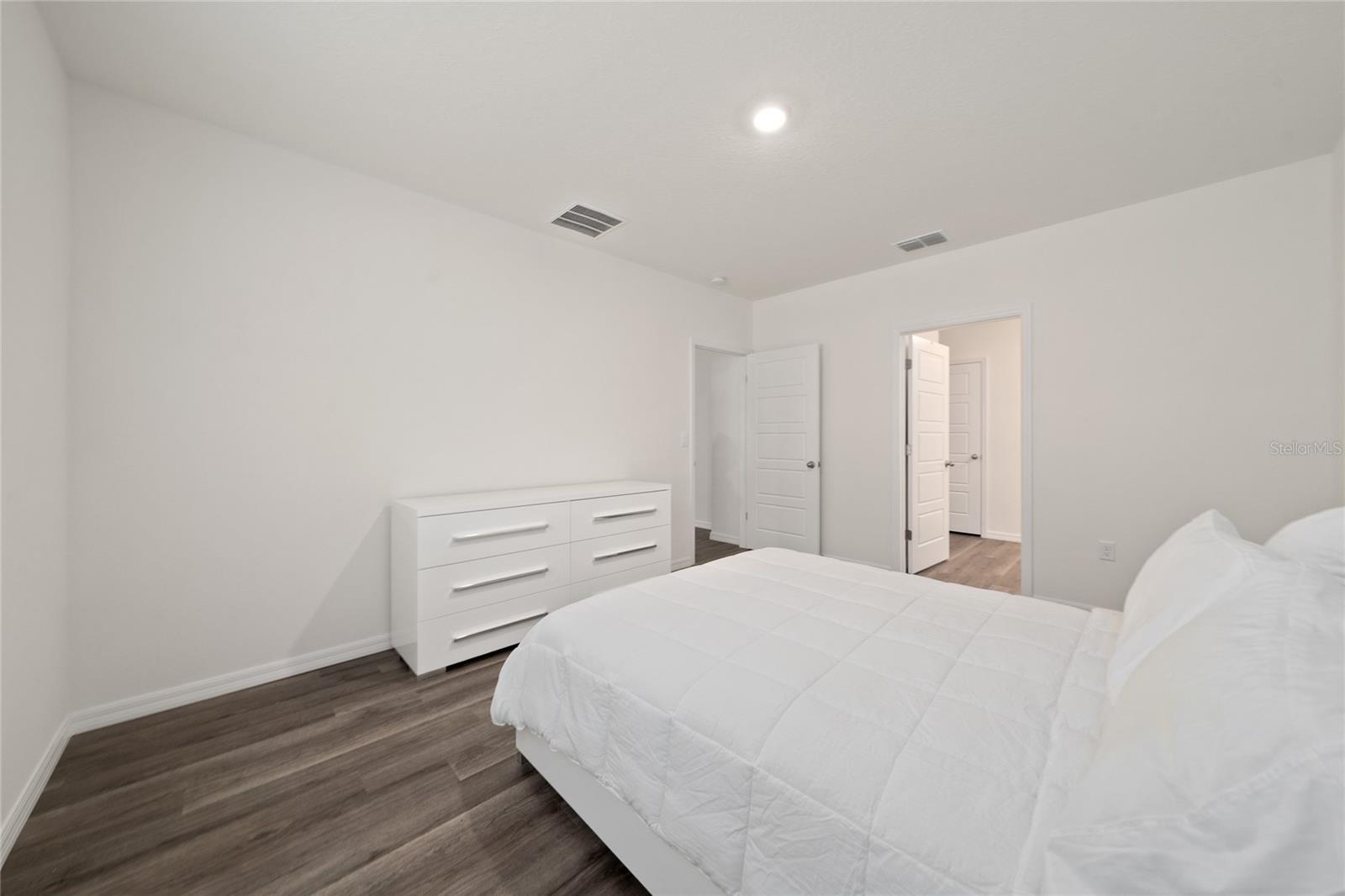 698 Park Place Blvd Property Photo 14