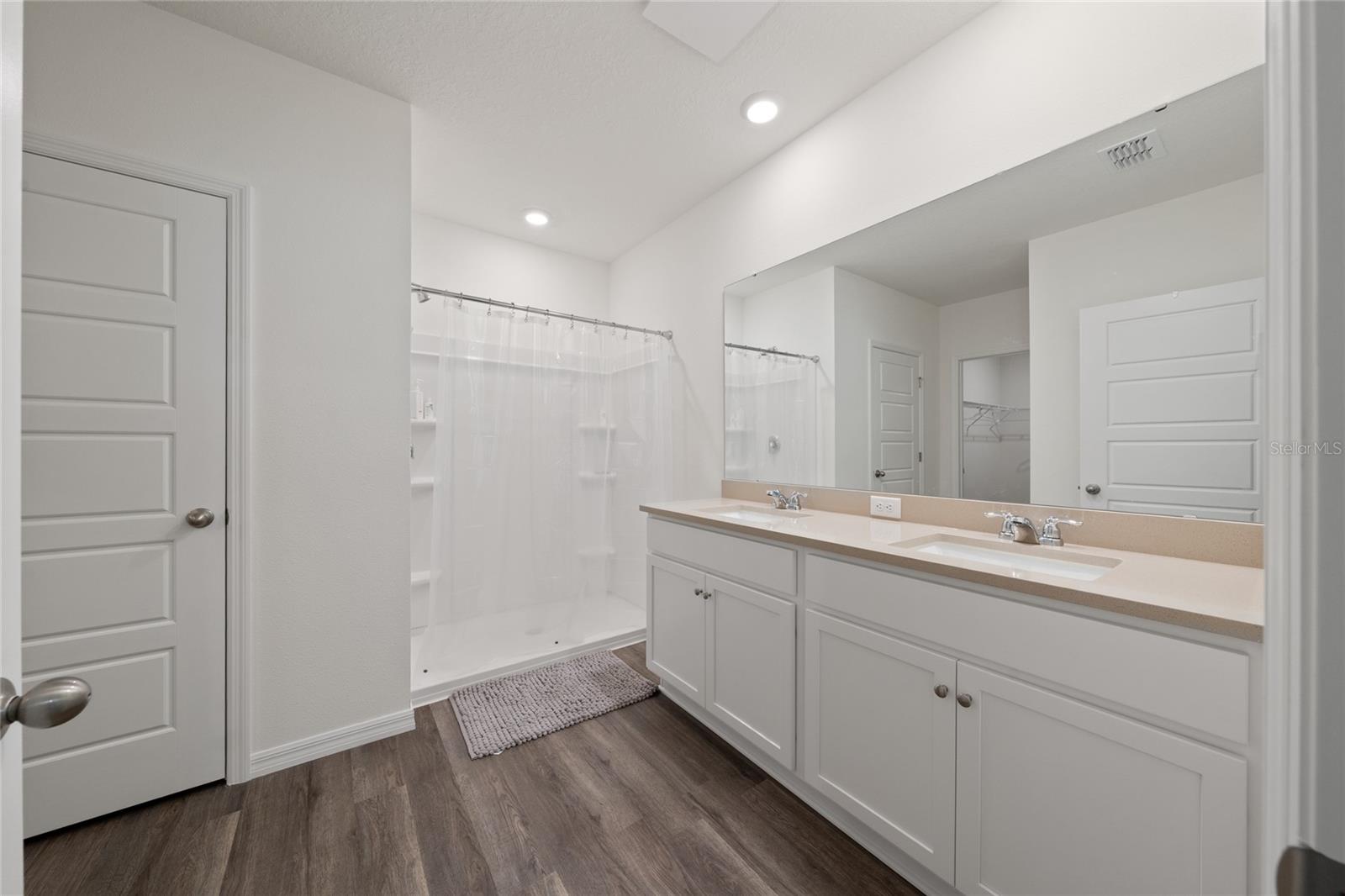 698 Park Place Blvd Property Photo 15