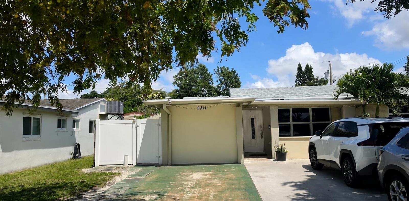 2311 N 58th Ave Property Photo 1