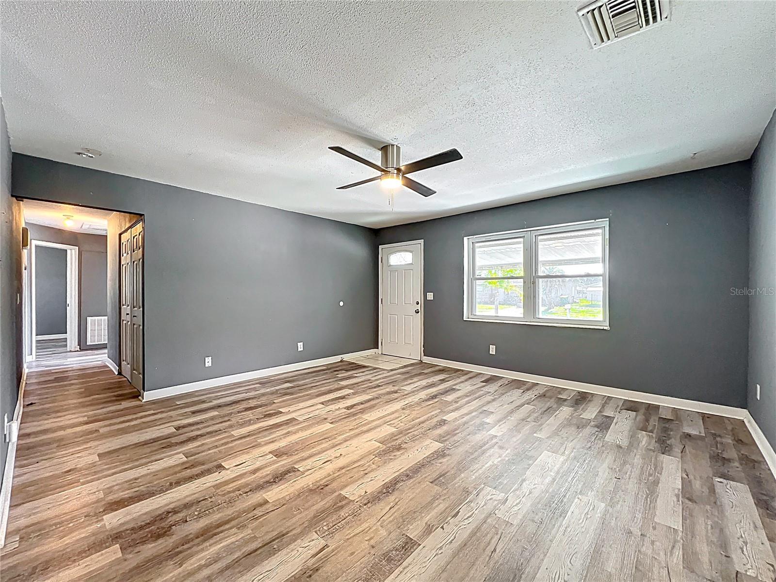 2543 Hathaway Dr Property Photo 5