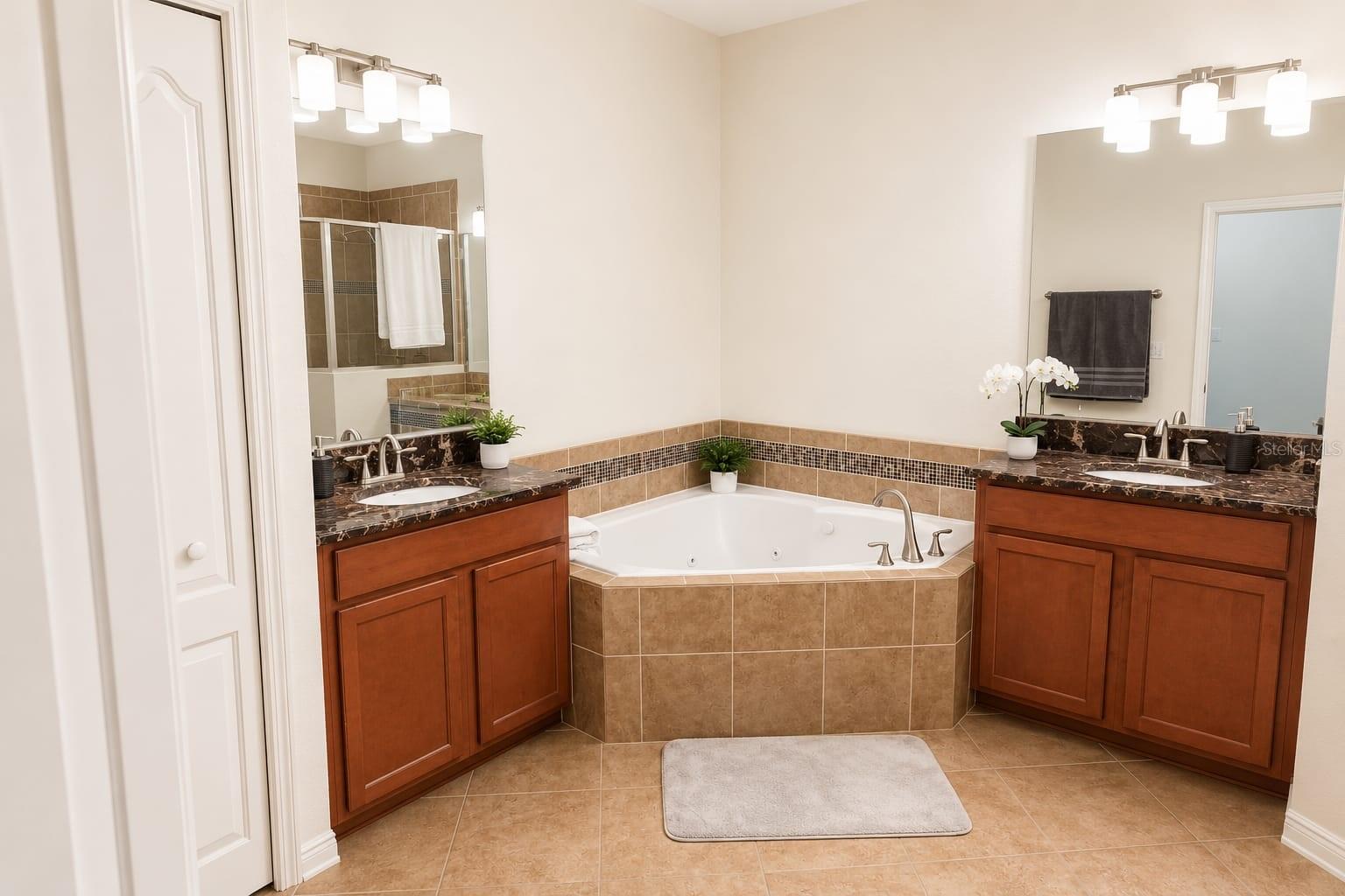 7060 Ventnor Dr Property Photo 23