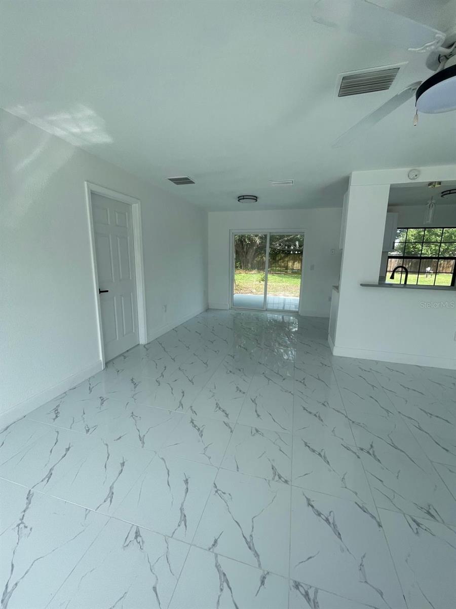 113 Teak Loop Property Photo 4
