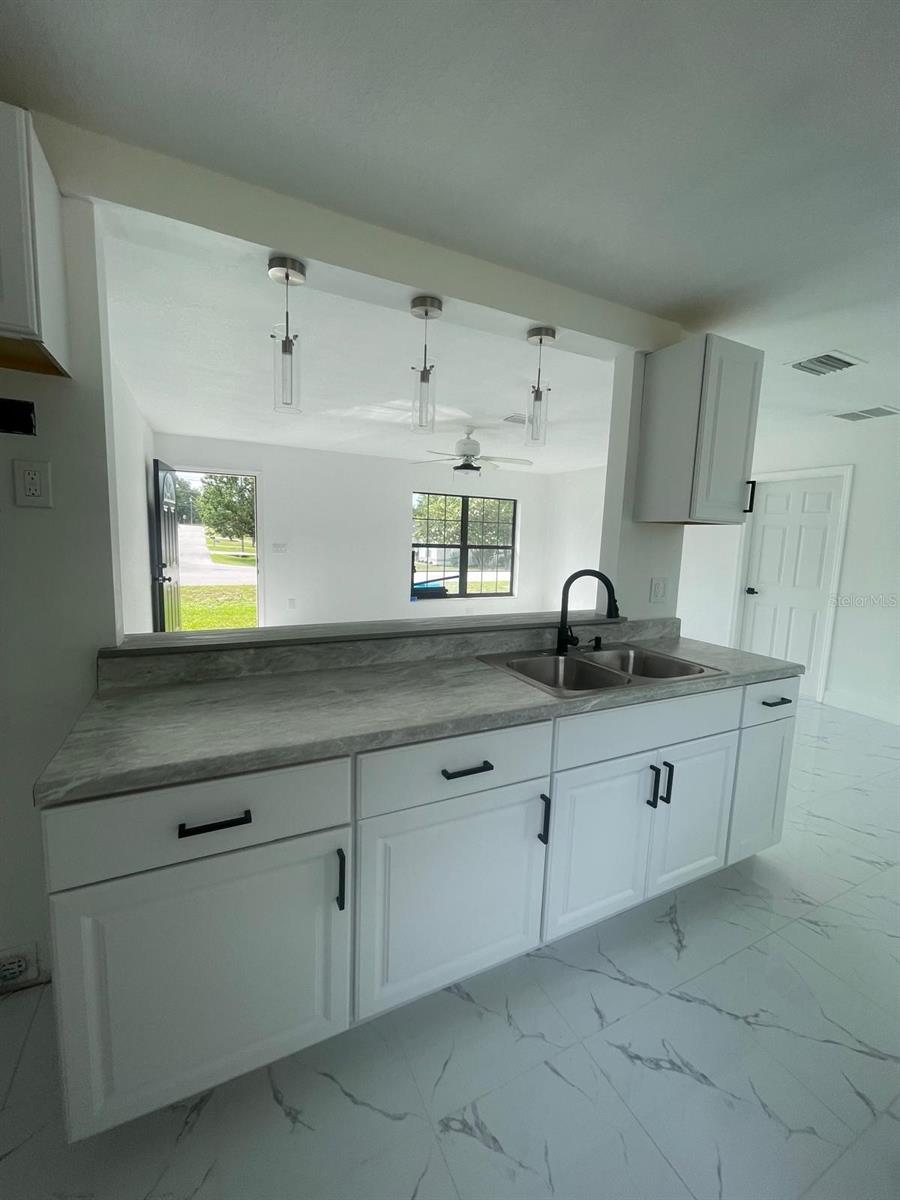 113 Teak Loop Property Photo 6