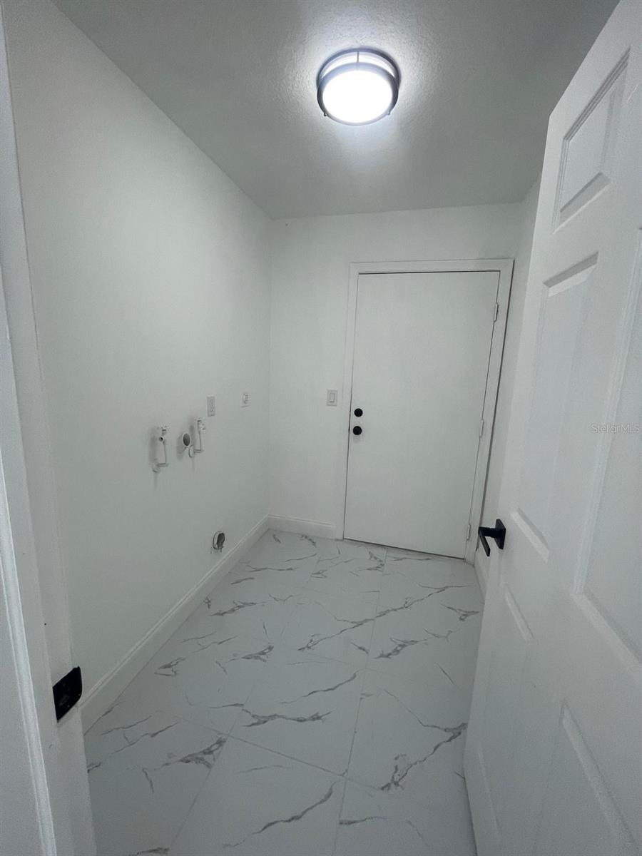 113 Teak Loop Property Photo 7