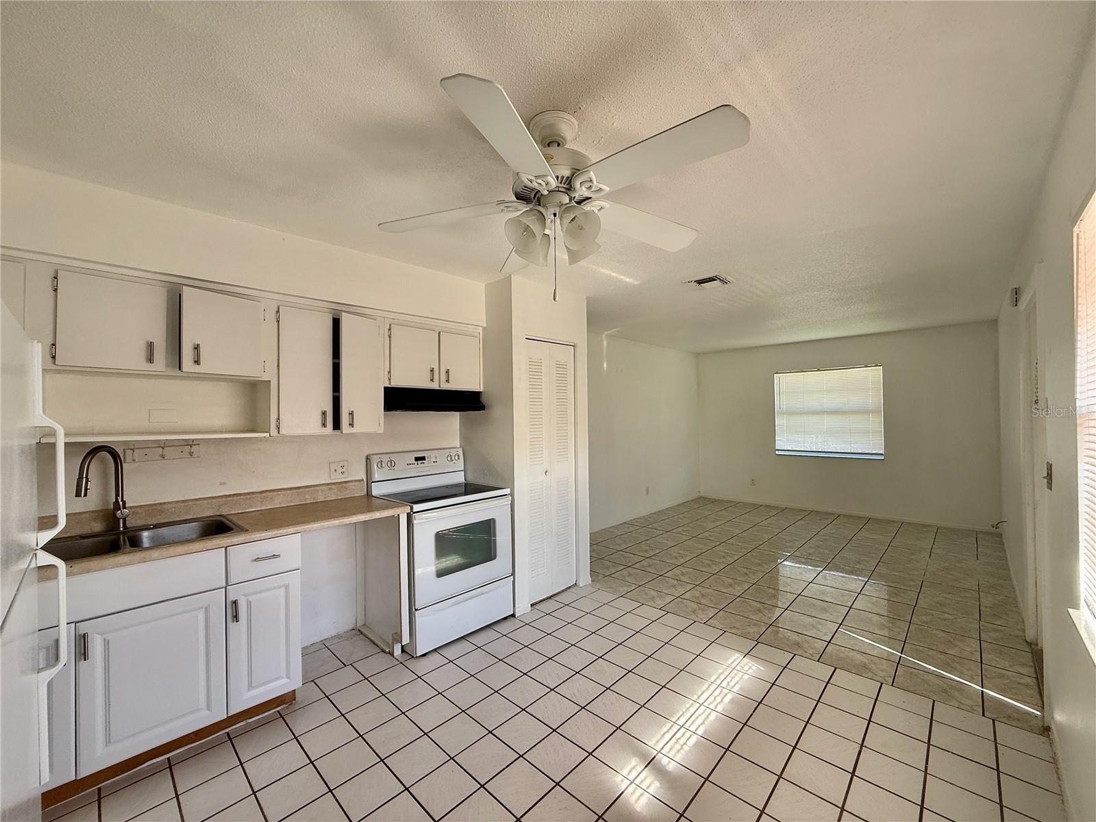 733 Michigan Ct #4 Property Photo 6