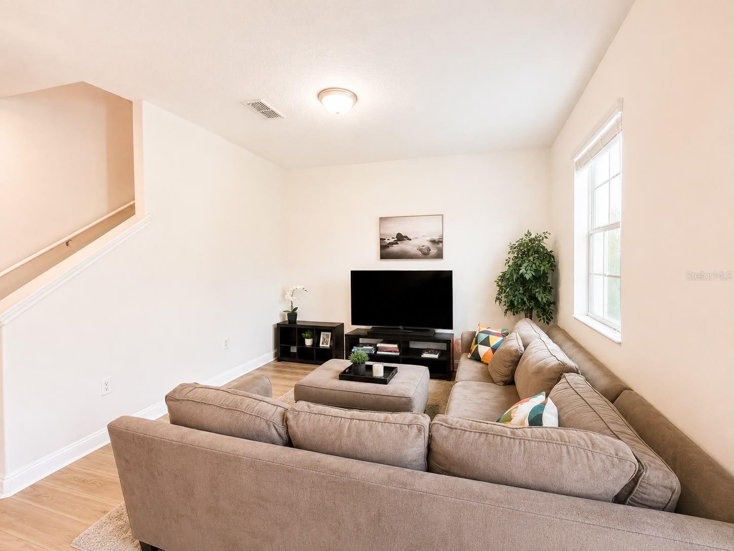 12820 Strode Ln Property Photo 8