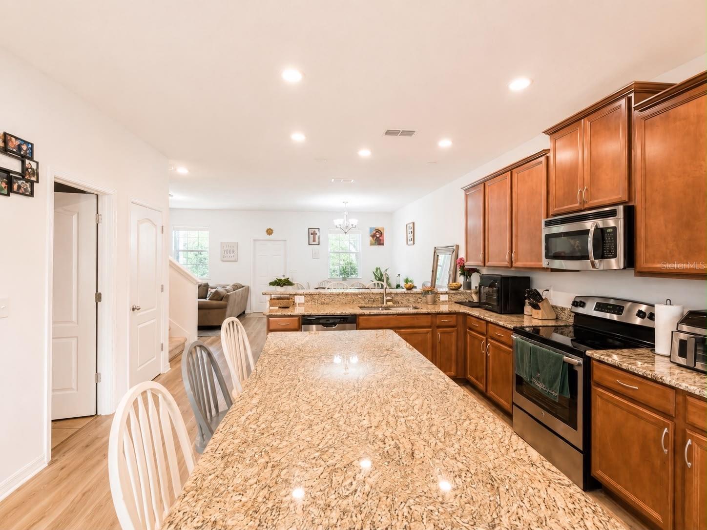 12820 Strode Ln Property Photo 11