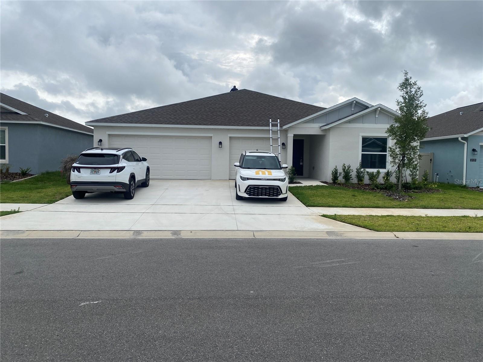 2125 LASSO LOOP Property Photo 1