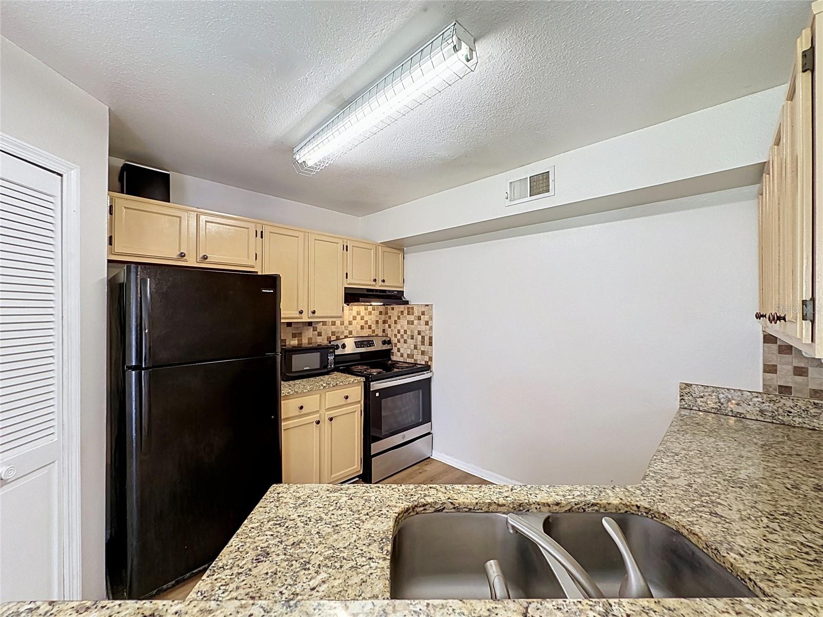 4817 Normandy Pl #105 Property Photo 11