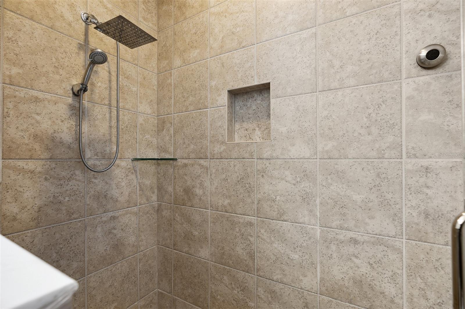 9956 Eagle Creek Center Blvd Property Photo 22
