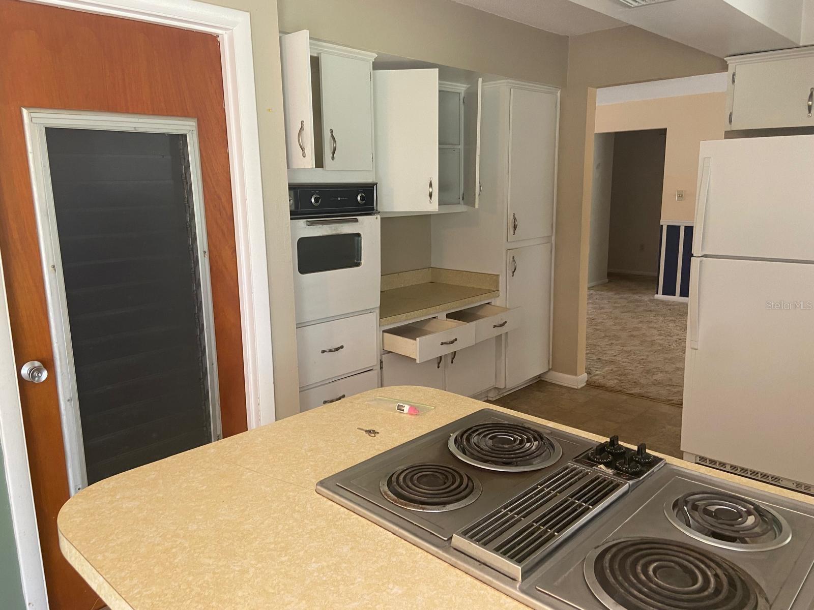 4059 S Linwood Ter Property Photo 5