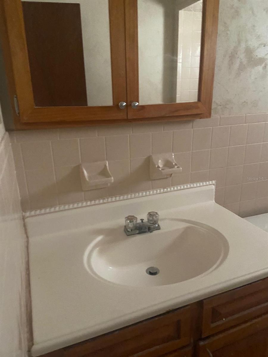 4059 S Linwood Ter Property Photo 9