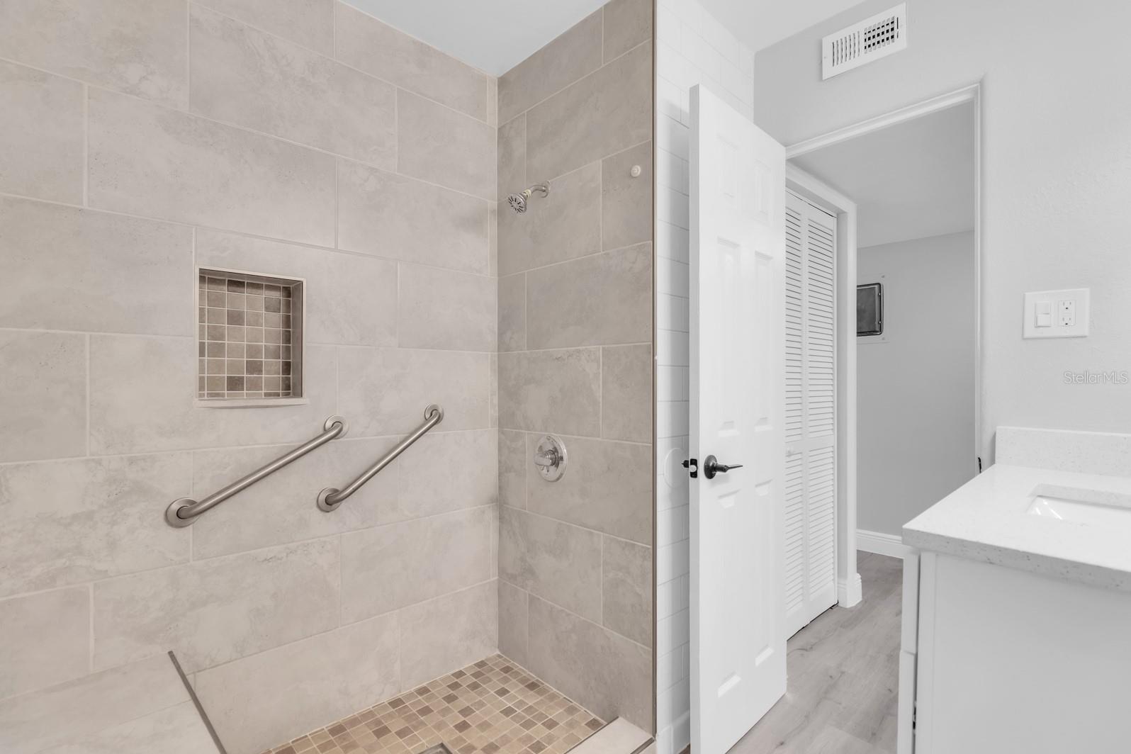1007 Egan Dr Property Photo 11