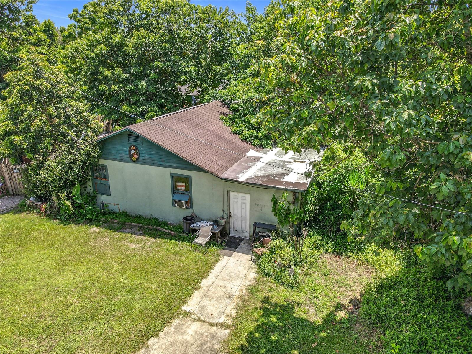 1906 Vine St Property Photo 3