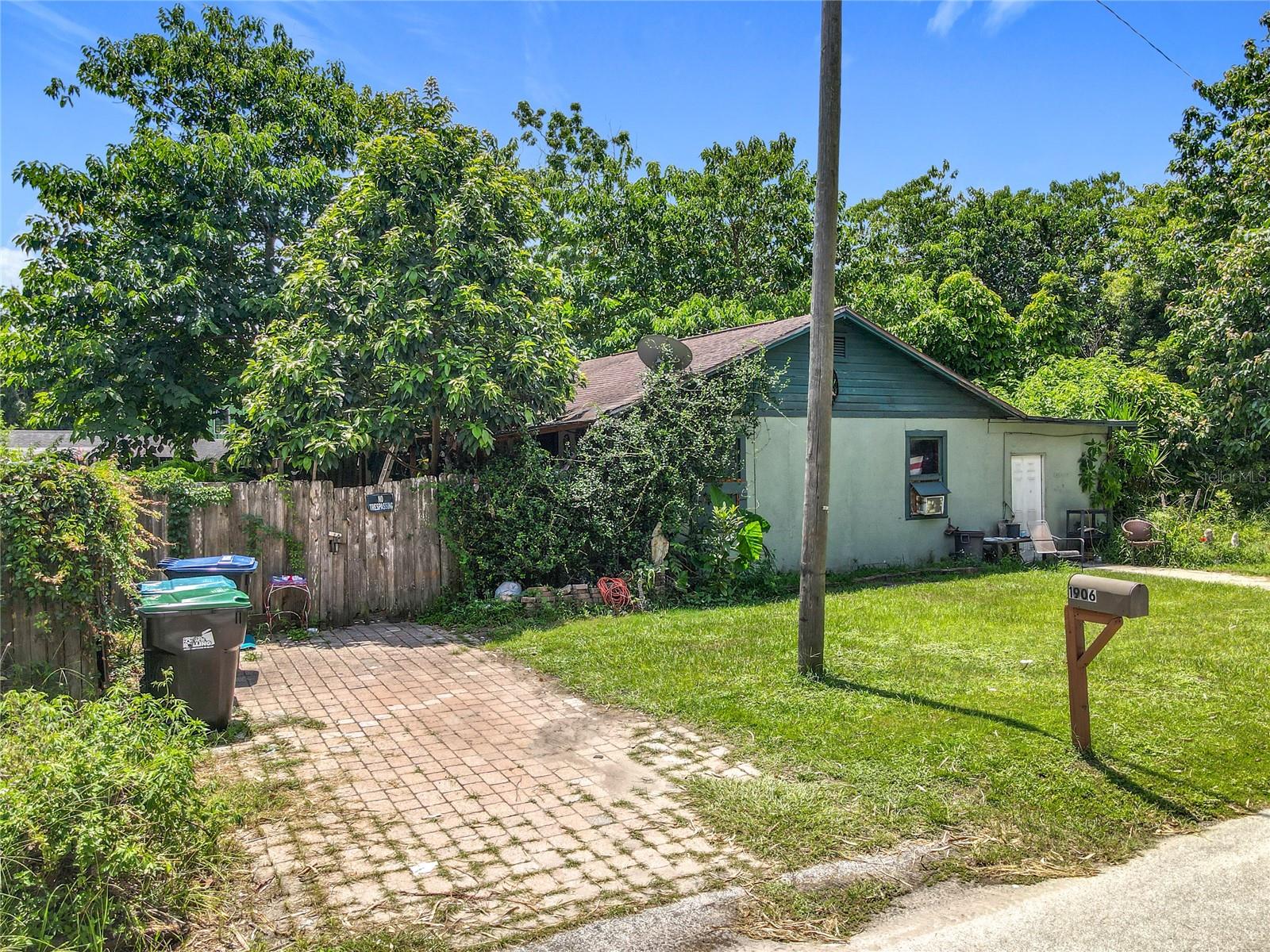 1906 Vine St Property Photo 4
