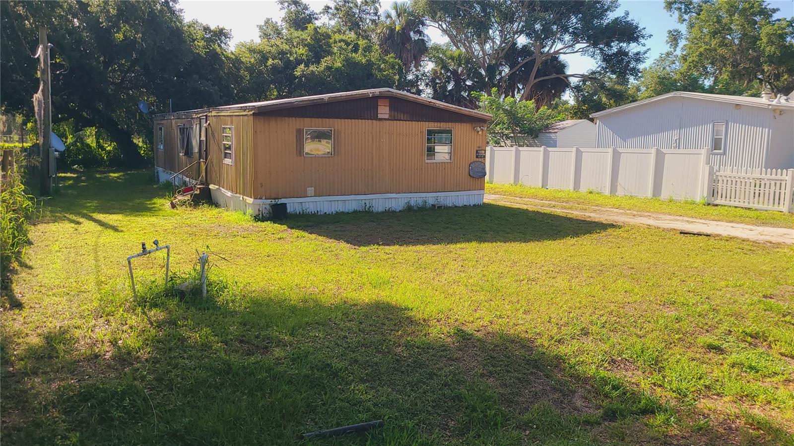 1683 MAGNOLIA LN
