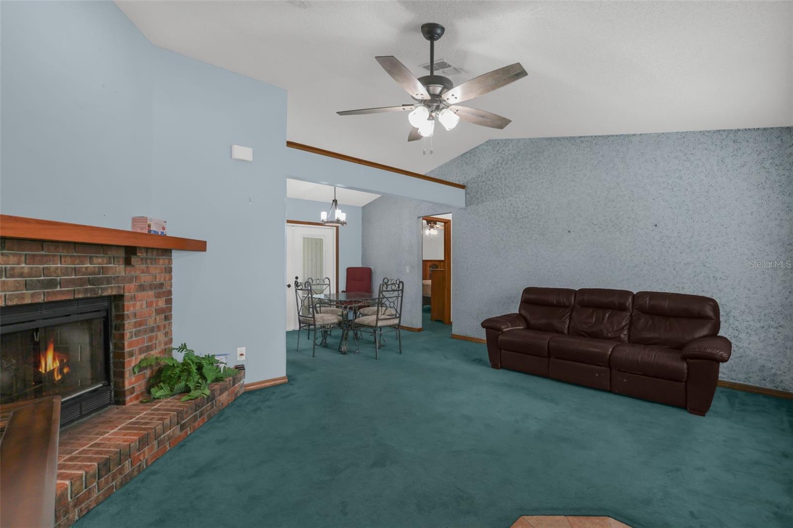 1762 Howland Blvd Property Photo 8