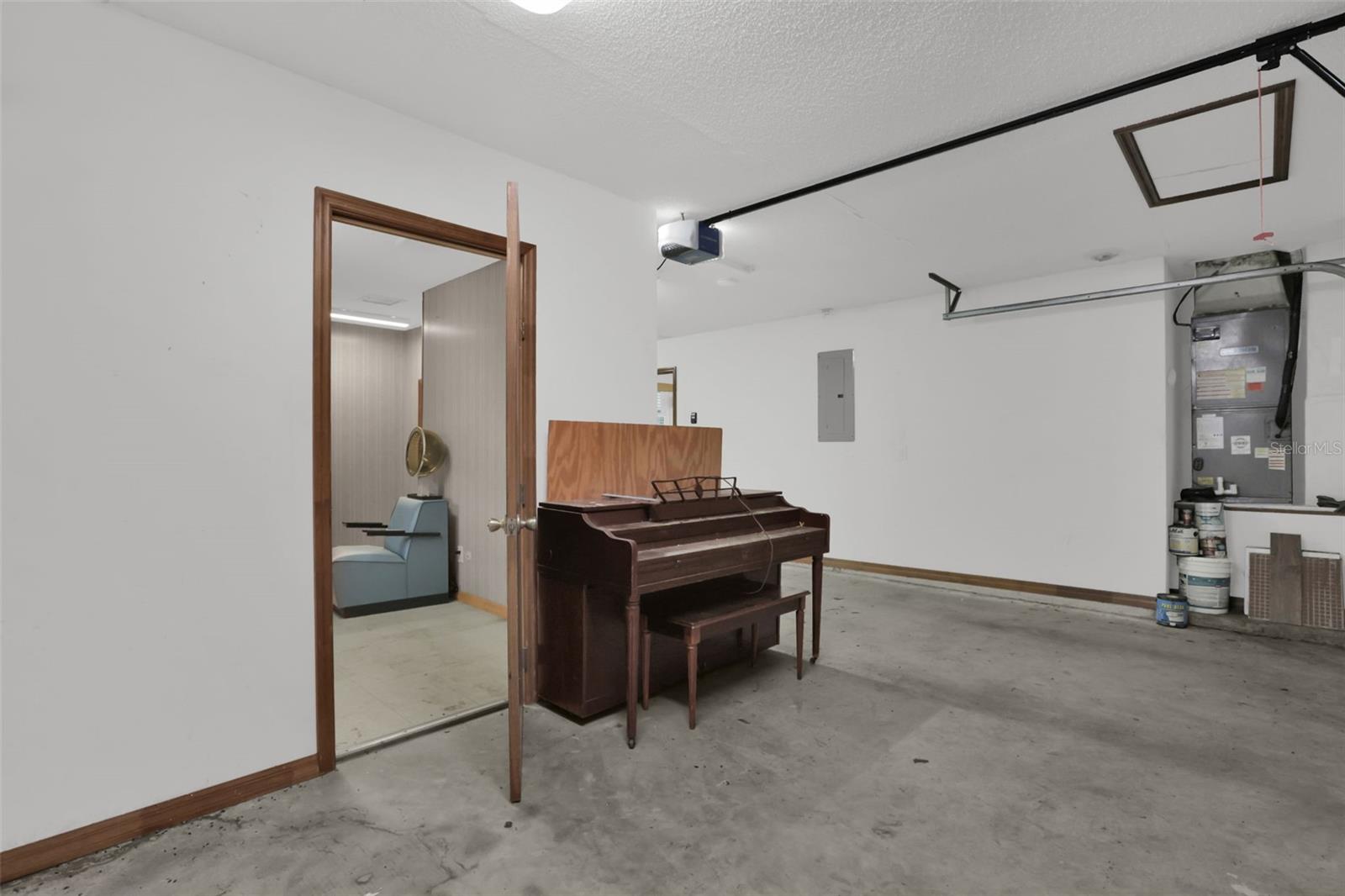 1762 Howland Blvd Property Photo 15