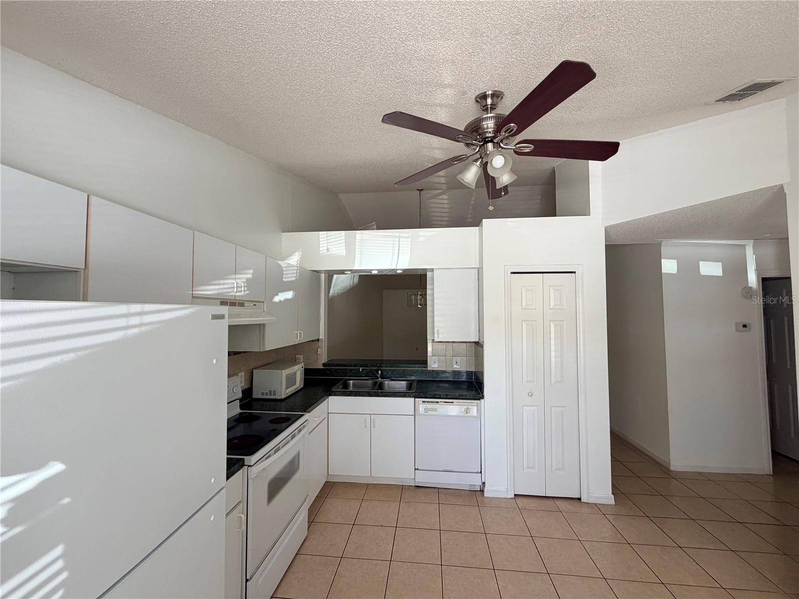 2411 Kam Ct Property Photo 2